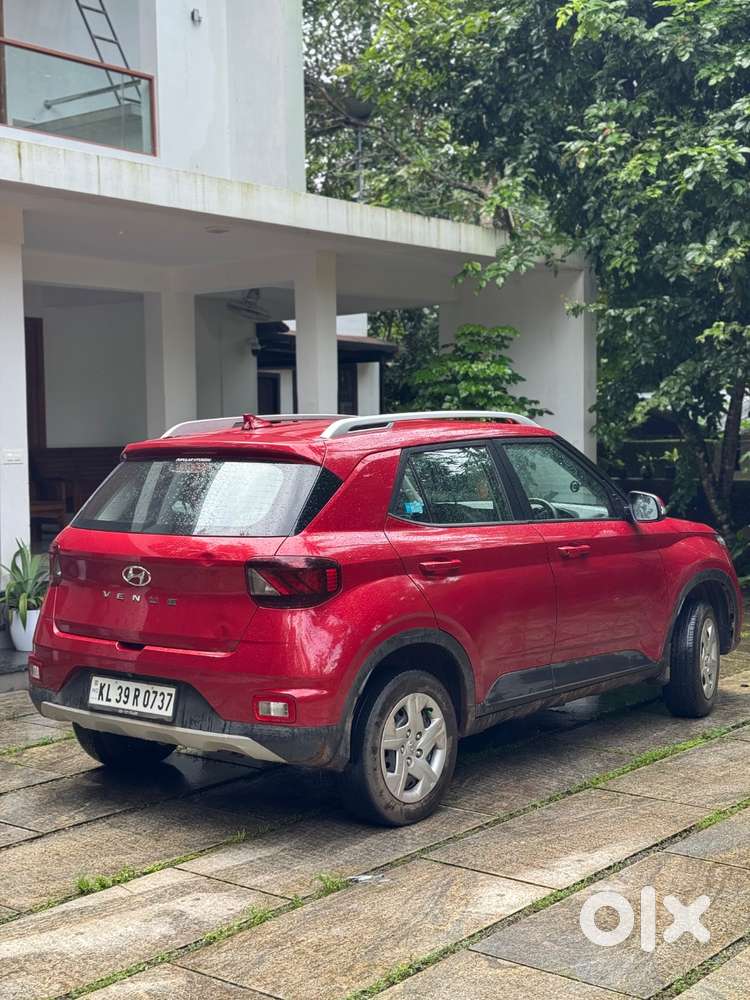 Hyundai Venue 2021 Petrol Well Maintained