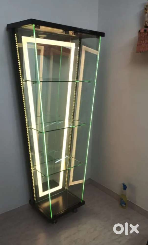 V shape display unit