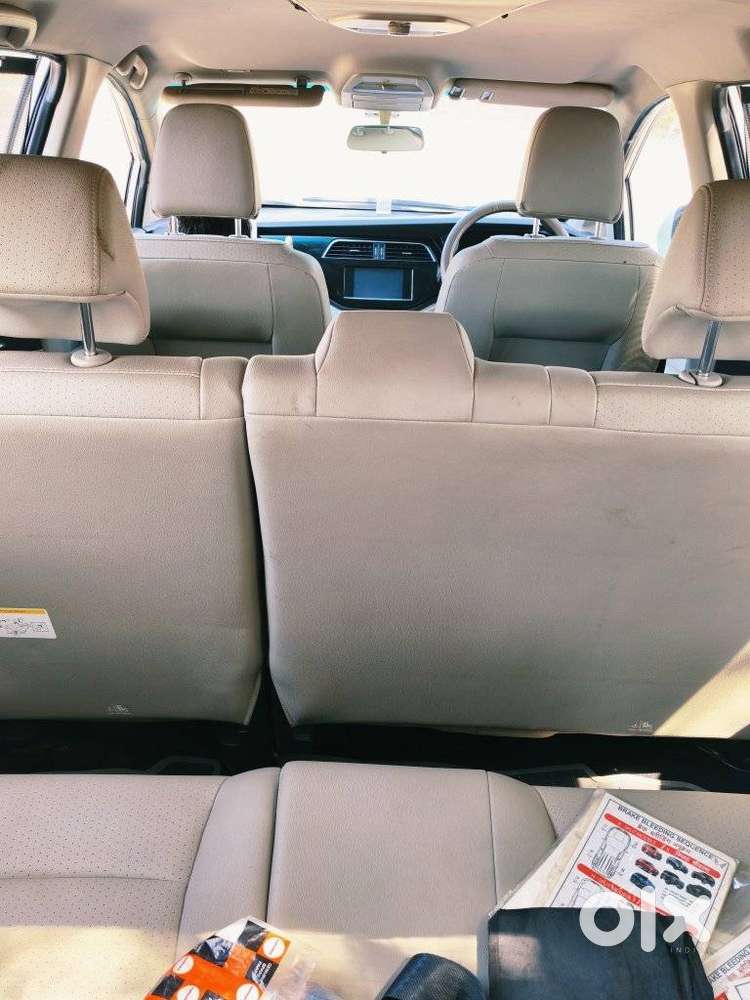 Mahindra Marazzo M8, 2020, Petrol