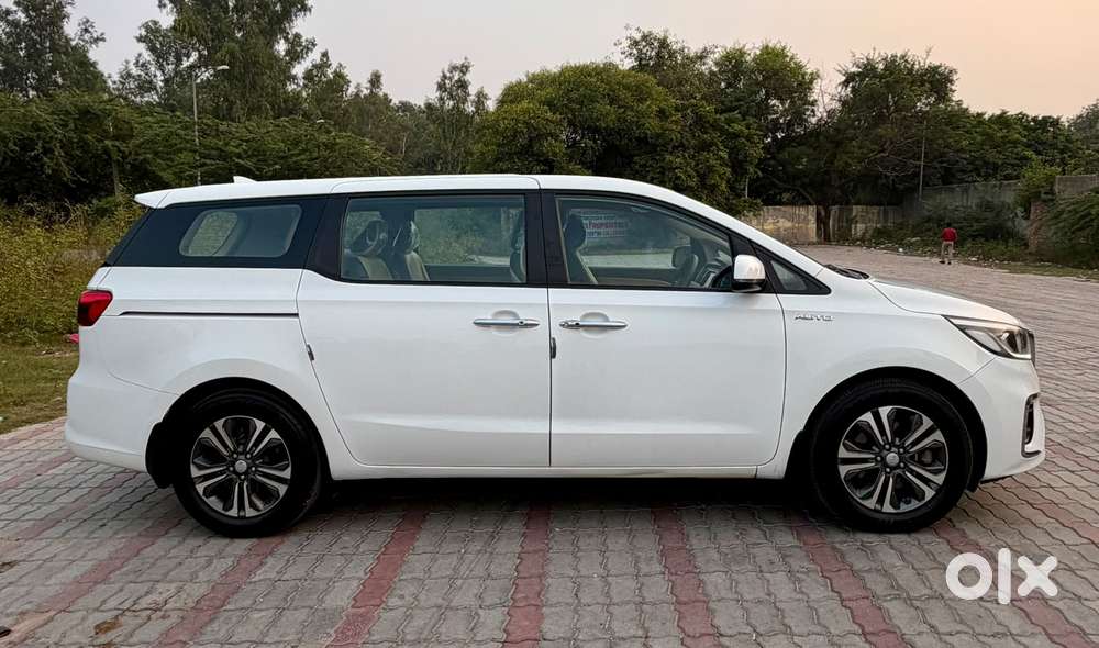 Kia Carnival Premium, 2021, Diesel