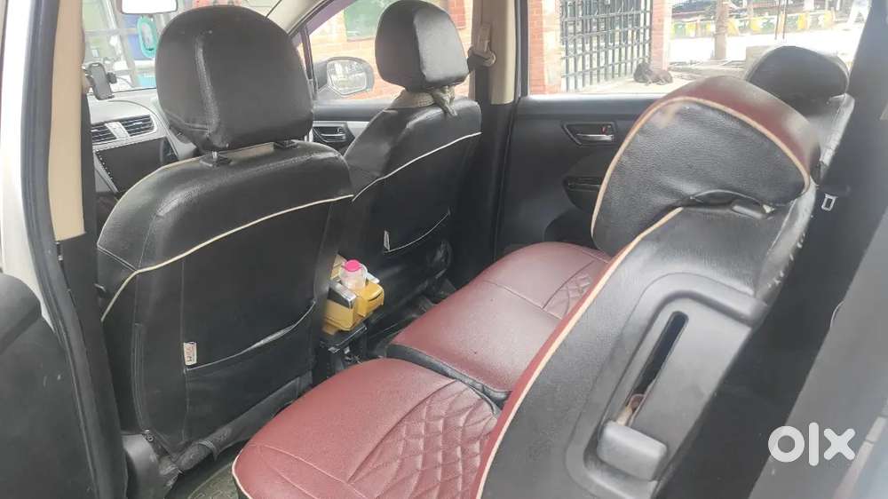 Full H.d Tuch Screen Center Lock Company Alloy 60% Tyreleather Seat