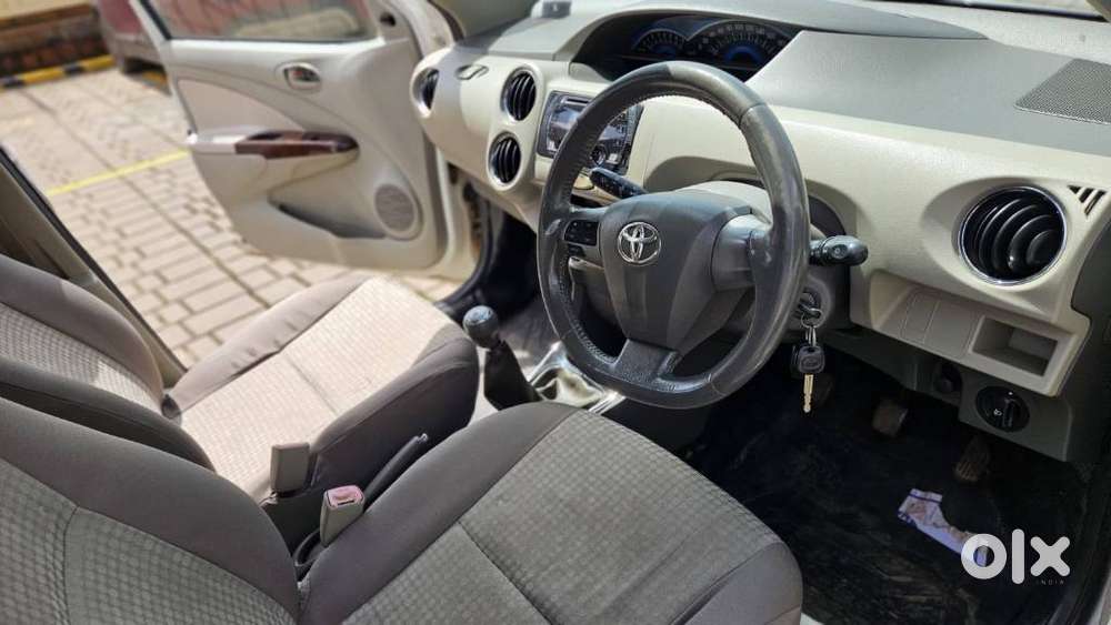 Toyota Etios Liva V, 2013, Petrol