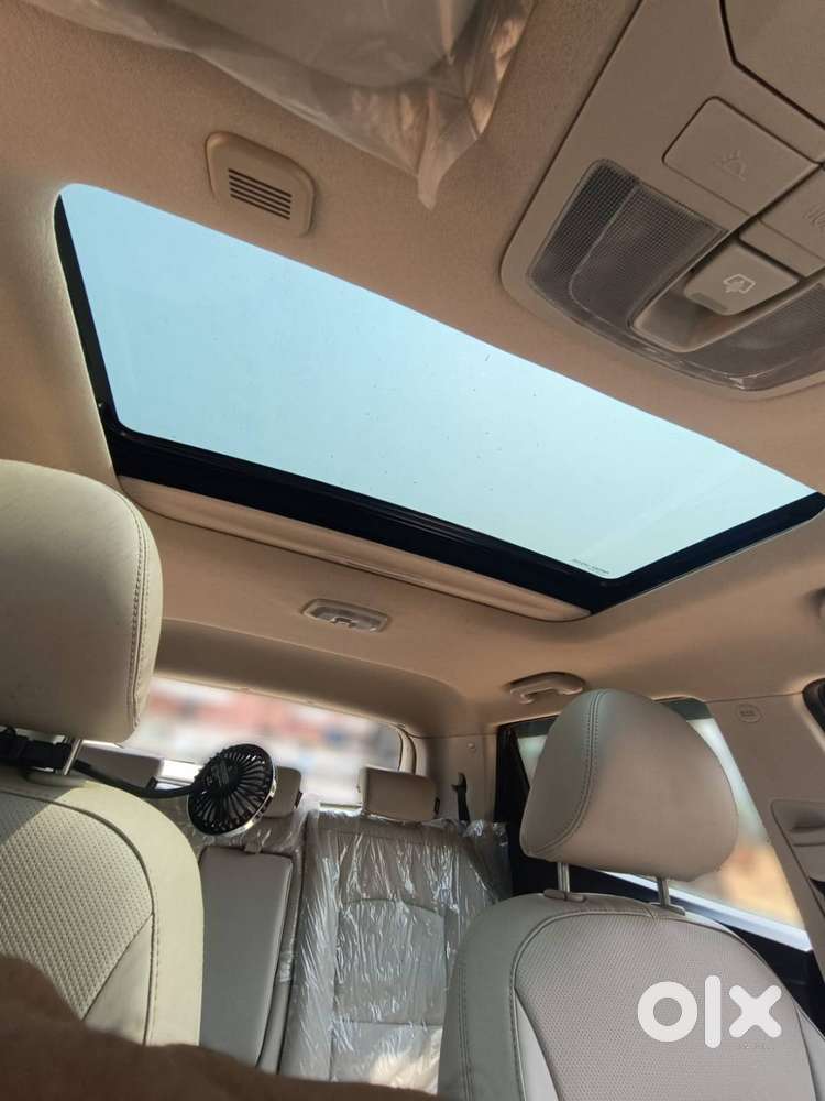 Xuv300 W8(o) Turbo  Aug 2022  7.8k Km  Imt  Top Model  Like New