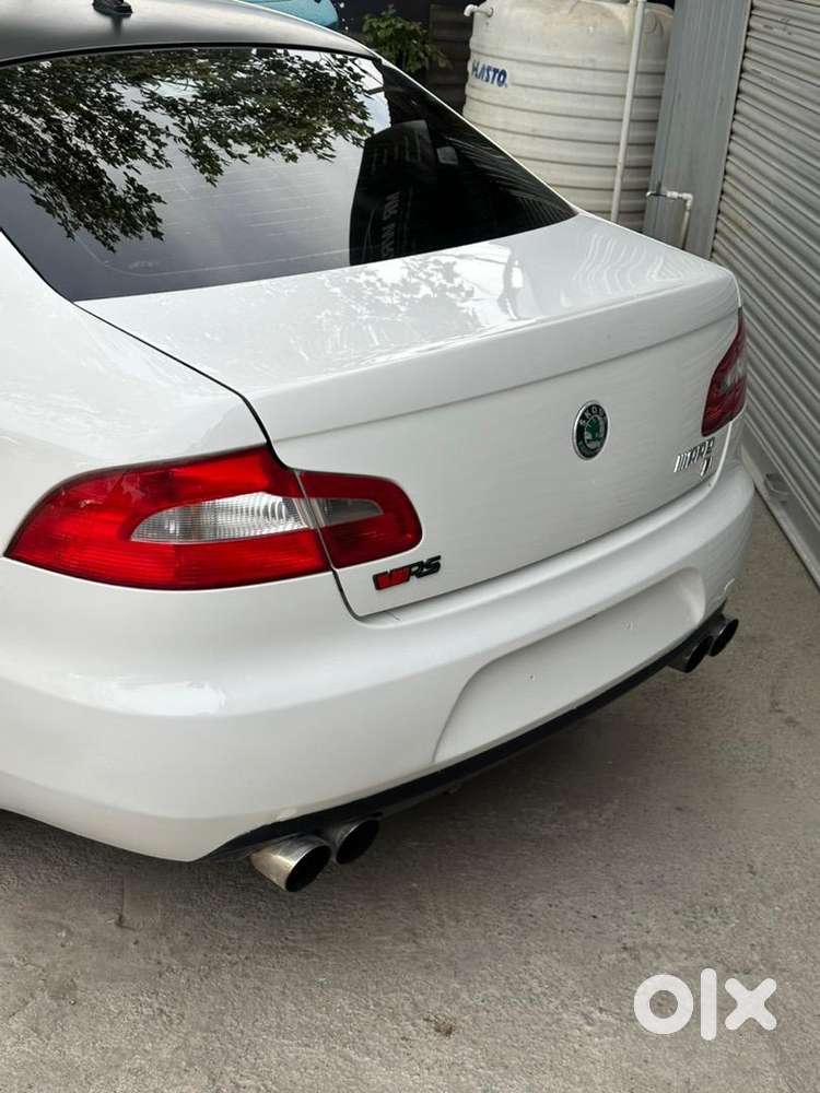 Skoda Superb 2010 Petrol 75000 Km Driven