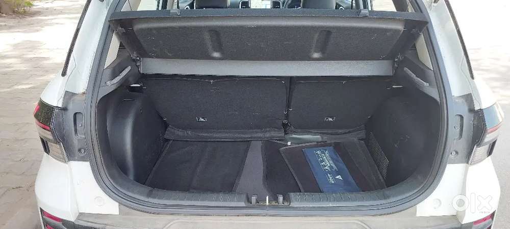 Hyundai Venue 2023 Petrol Well Maintained With Service Record