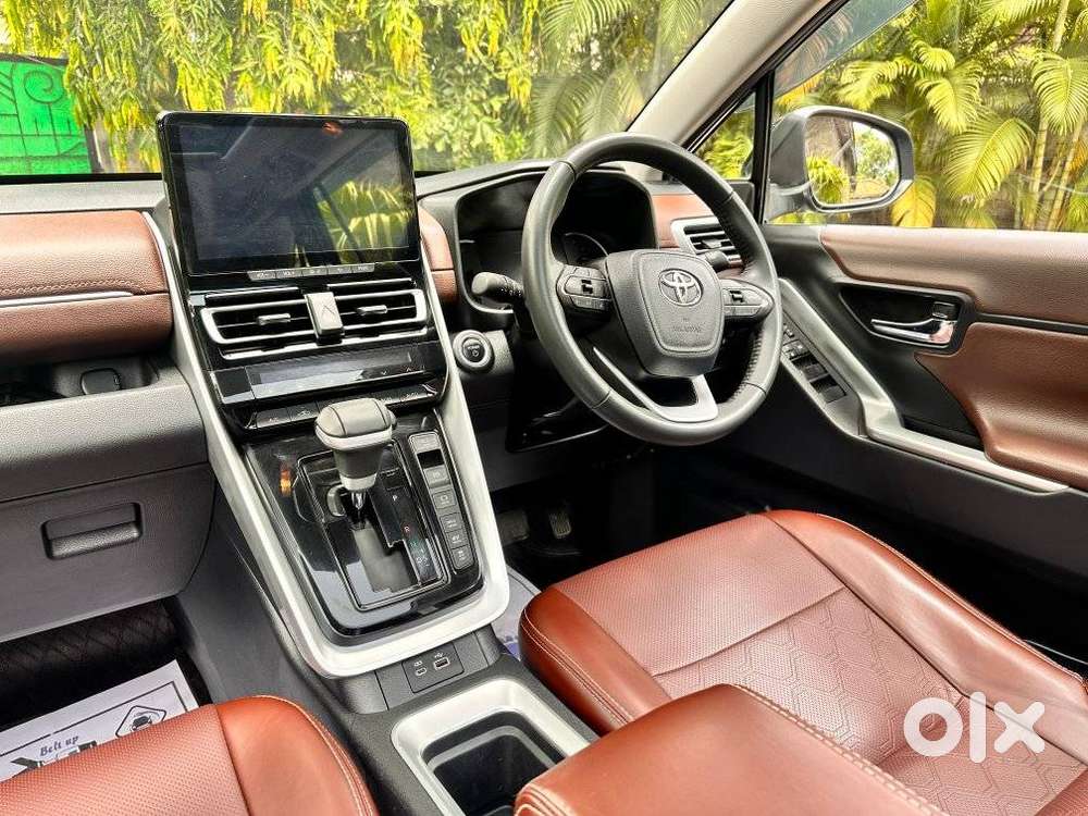 Toyota Innova Hycross 2.0 Vx (o) Hybrid 7 Str, 2024, Petrol