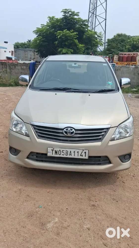  Toyota Innova 2.5 G &ndash; 2015 Model &ndash; 7 Seater - S Gold Colour -