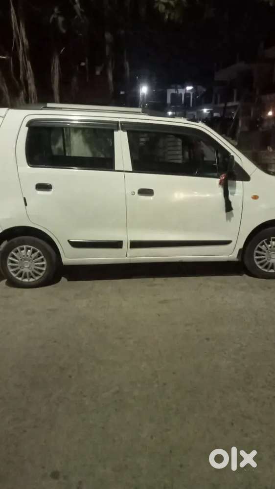 Gaadi Saaf Sutri Hai Gaadi। Mainkoi Dikkat Nahi Hai Good Condition