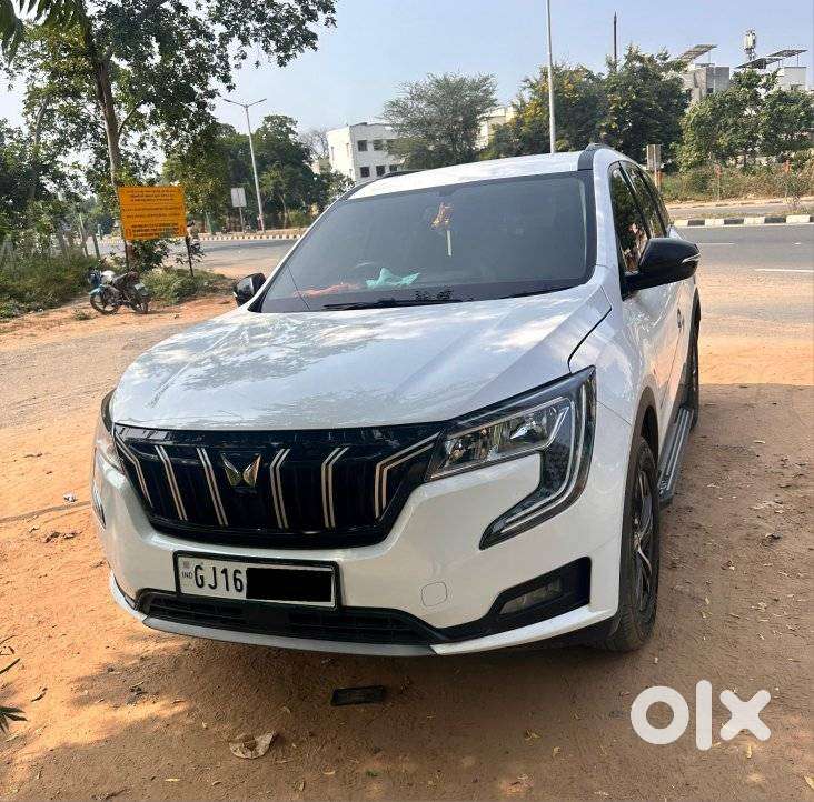 Mahindra Xuv700 2.0 Ax 3 Petrol Mt 5 Str, 2023, Petrol