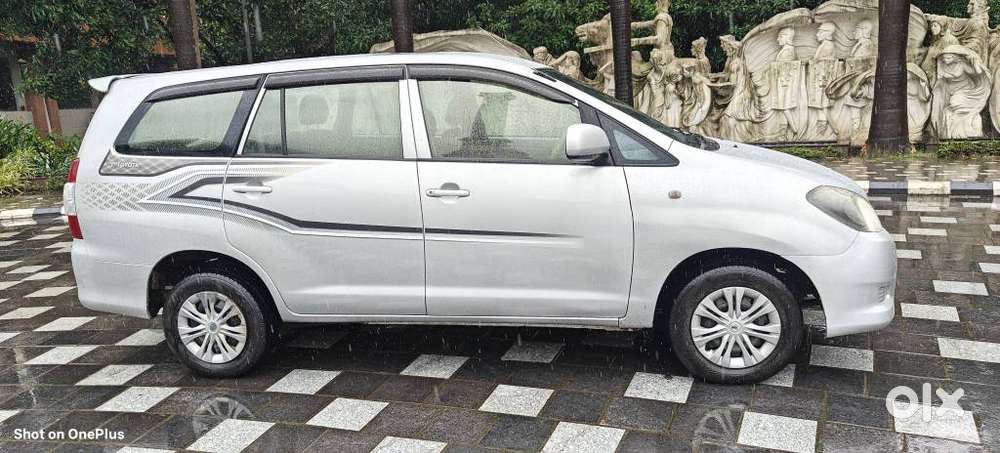 Toyota Innova 2009-2011 2.5 E 7 Str, 2010, Diesel