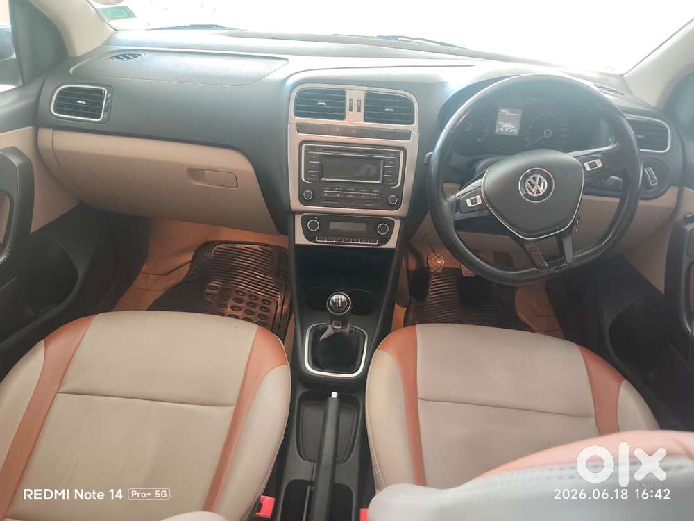 Volkswagen Polo Petrol Highline 1.2l, 2015