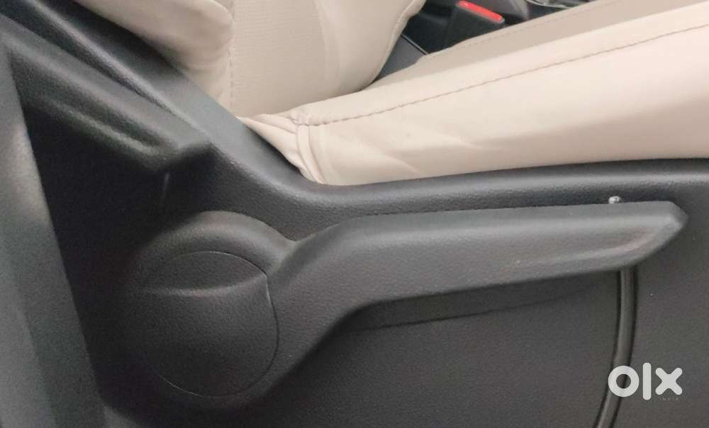 Mahindra Xuv700 2.0 Ax 5 Petrol Mt Str, 2023, Petrol