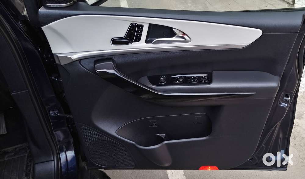 Mahindra Xuv700 2.2 Ax 7 Diesel At Luxury Pack Str Awd, 2024, Diesel