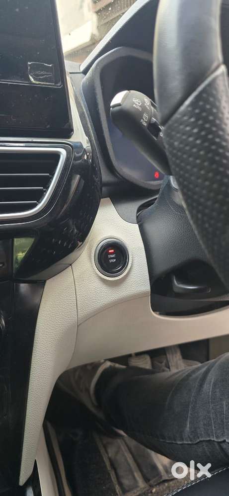 Mahindra Xuv 3xo Ax5 Pm Mt, 2024, Petrol