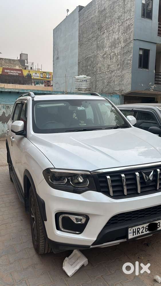 Mahindra Petrol Car 2025 (hr 26 3434)