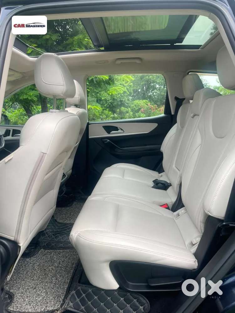 Mahindra Xuv700 2.0 Ax 7 Petrol At Str, 2023, Petrol