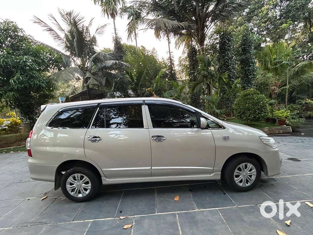 Toyota Innova 2015