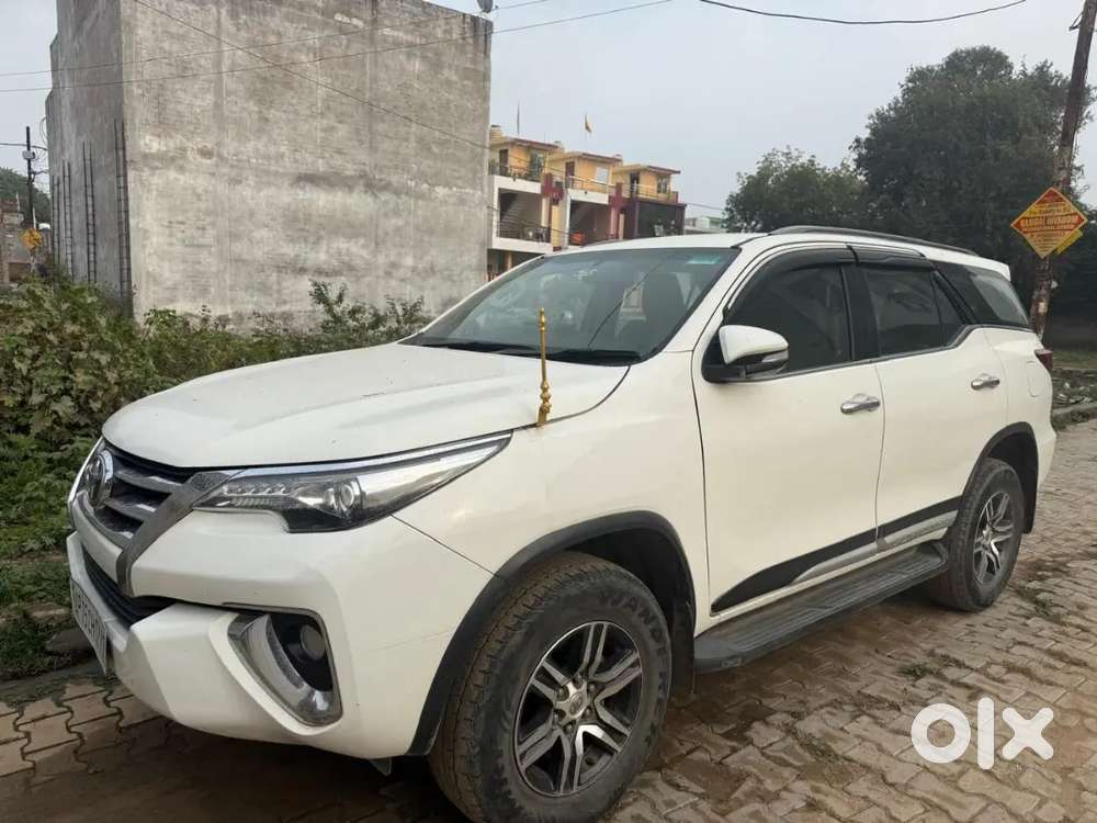 Excellent Condition Toyota Fortuner 2017 Diesel 165000 Km Driven