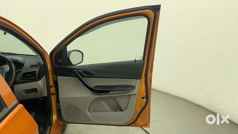Tata Tiago 1.2 Revotron Xm, 2017, Petrol