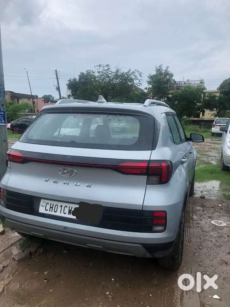 Hyundai Venue 2024 Petrol 30000 Km Driven