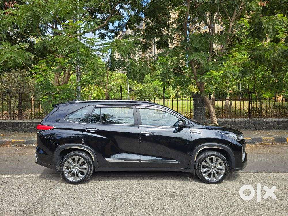 Toyota Innova Hycross 2.0 Zx (o) Hybrid 7 Str, 2025, Petrol