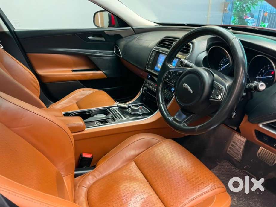Jaguar Xe Portfolio, 2016, Petrol