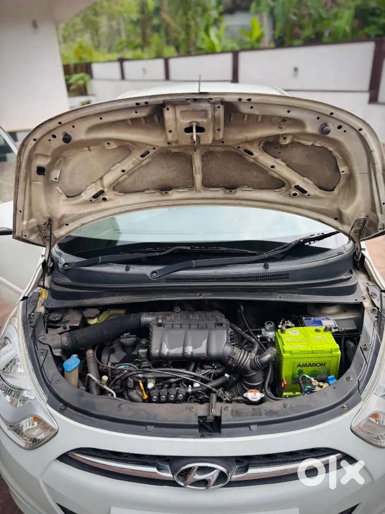 Hyundai I10 2011 Cng & Petrol Well Maintained