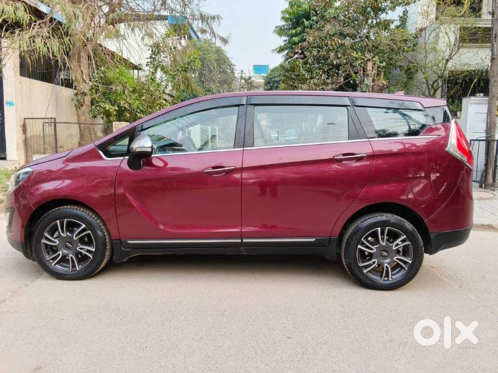 Mahindra Marazzo M8, 2018, Petrol
