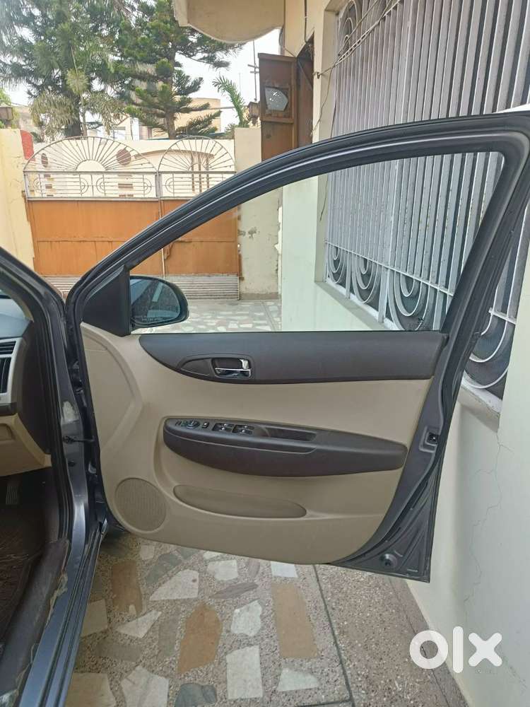 Original Paint, Well Maintained With Service Record, Automatic Climate