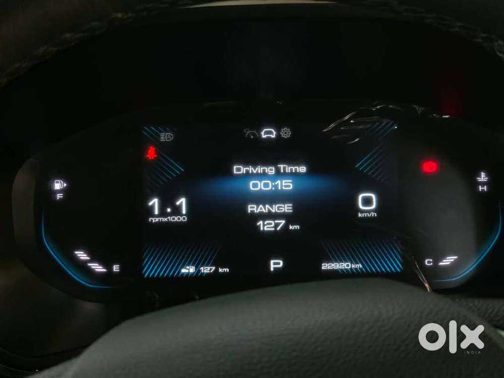 MG Hector Plus Savvy 2023 Petrol