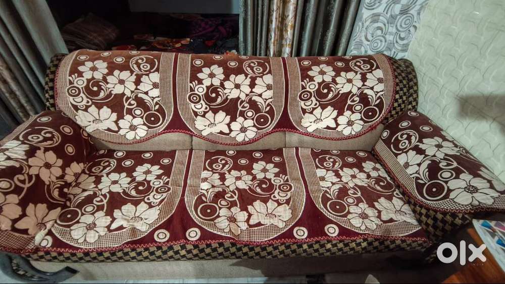 5 Seater Sofa Set (3+1+1) | Well Maintained | Good Condition