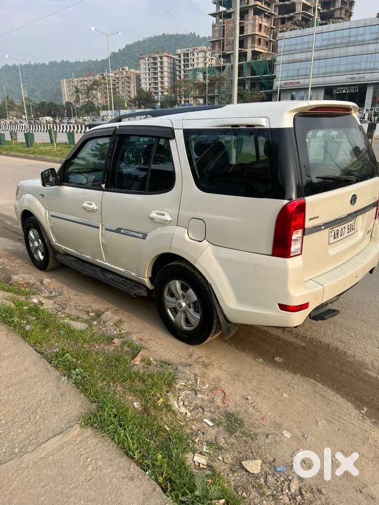 Tata Safari Storme 2017 Diesel 129500 Km Driven