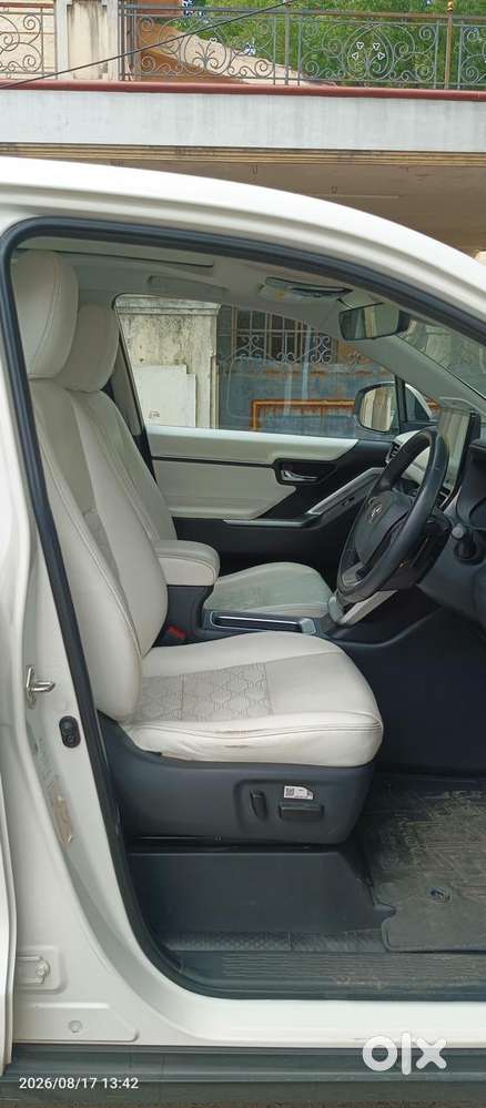 Toyota Innova Hycross 2.0 Zx (o) Hybrid 7 Str, 2023, Petrol