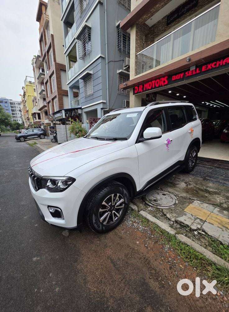 Mahindra Scorpio-n 2.0 Z8 Petrol At 7 Str, 2026, Petrol