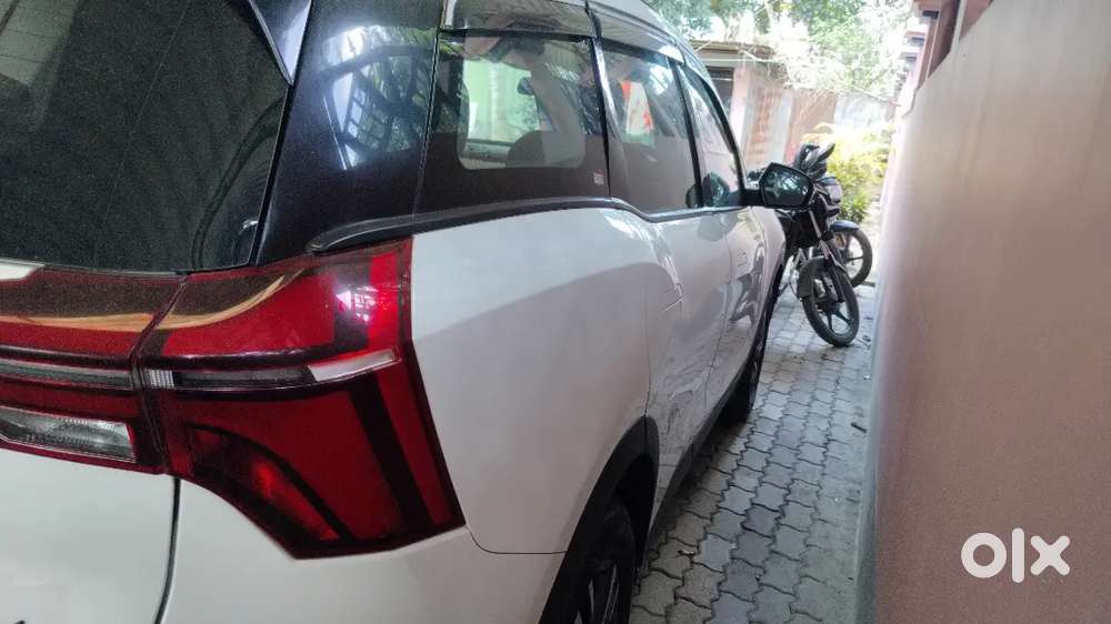 Mahindra Xuv700 Ax 5 Petrol Mt 2022