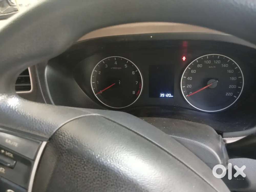 कार बेचना है