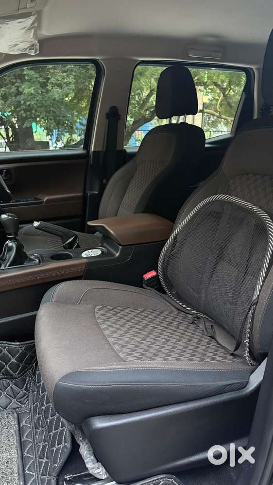 Mahindra Scorpio N Z4 Petrol Mt 7 Str, 2023, Petrol