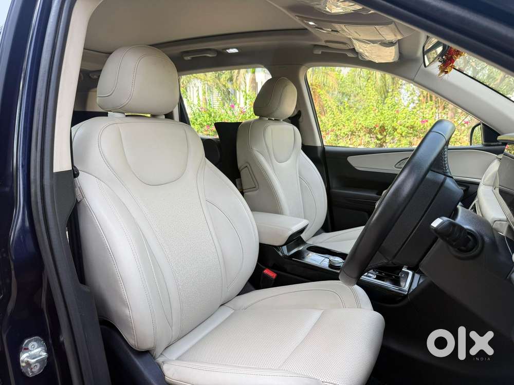 Mahindra Xuv700 Ax7 Luxury Pack Awd, 2022, Petrol