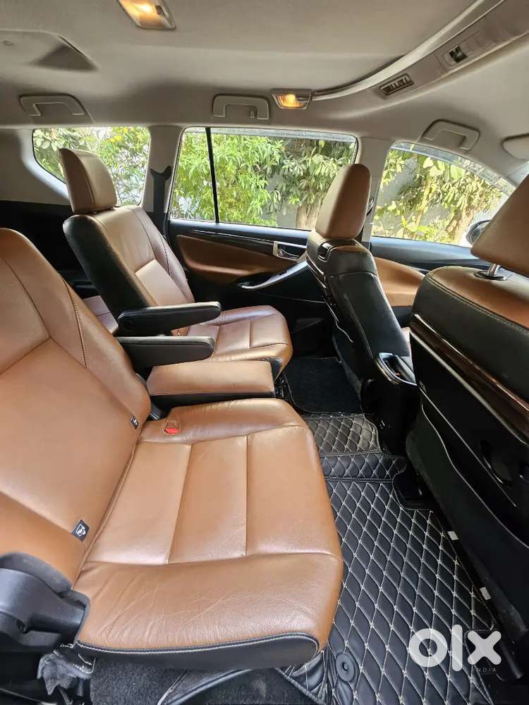 Innova Crysta Top Model Full Maintain By Showroom