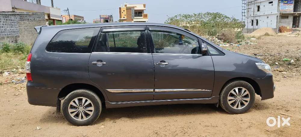 Innova 2.5 Vx 8 Str Less Used