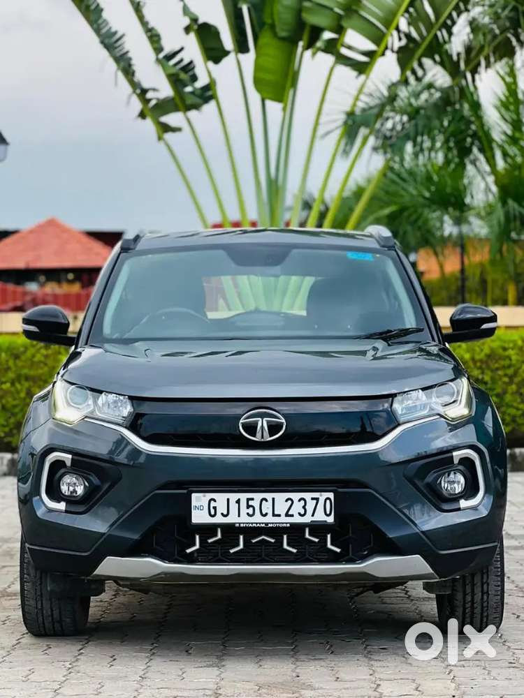 Tata Nexon Topmodel  Xza+sunroof