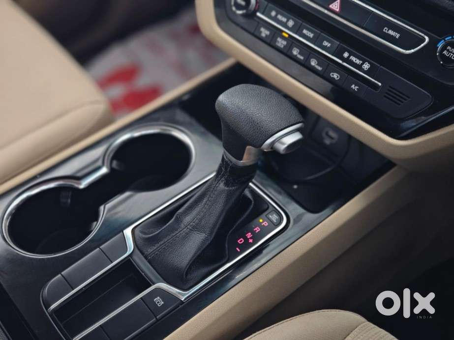 Kia Carnival Premium, 2020, Diesel