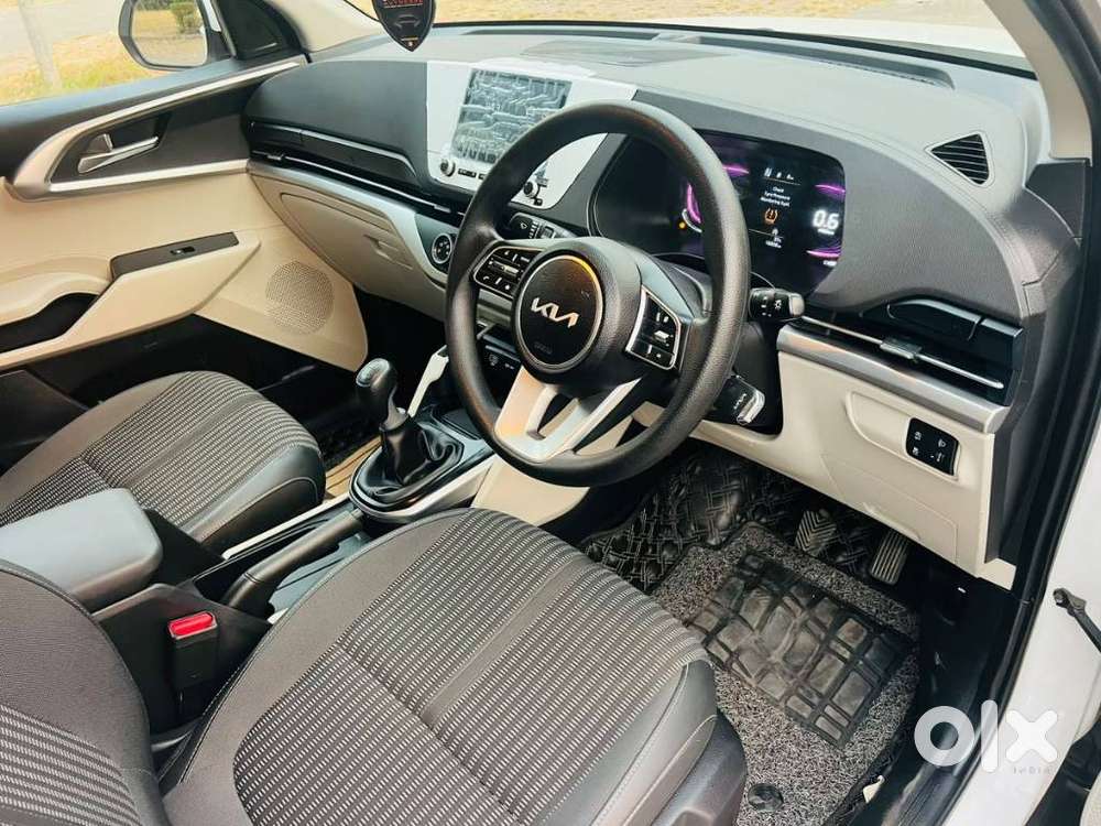 Kia Carens 1.5 Prestige Plus 7 Str Imt, 2024, Petrol