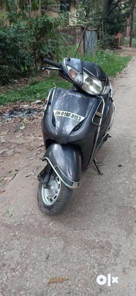 Olx cheap activa old