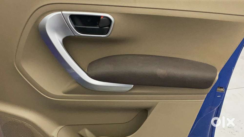 Mahindra Tuv 300 T8 Amt, 2016, Diesel