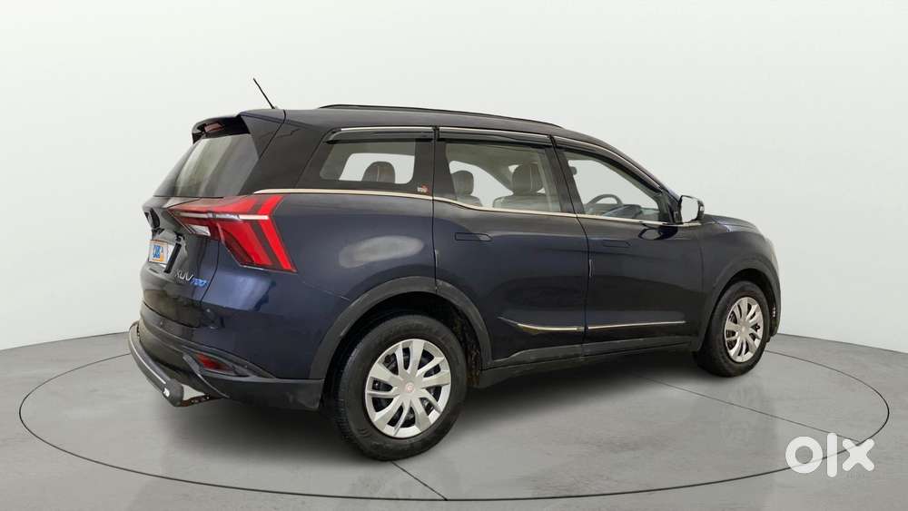 Mahindra Xuv700 2.0 Mx Petrol Mt 5 Str, 2023, Petrol