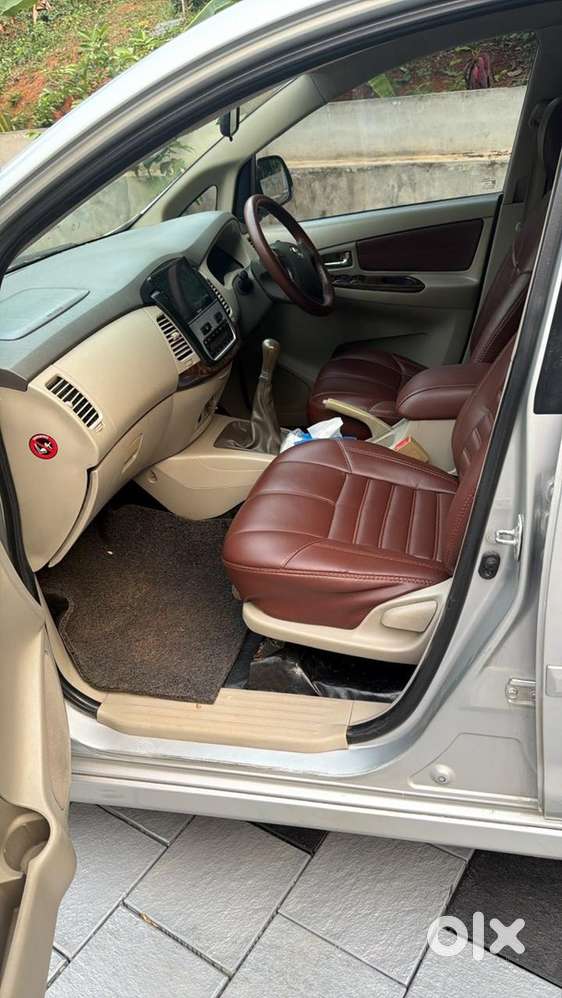 Tayota Innova 2012 V Option