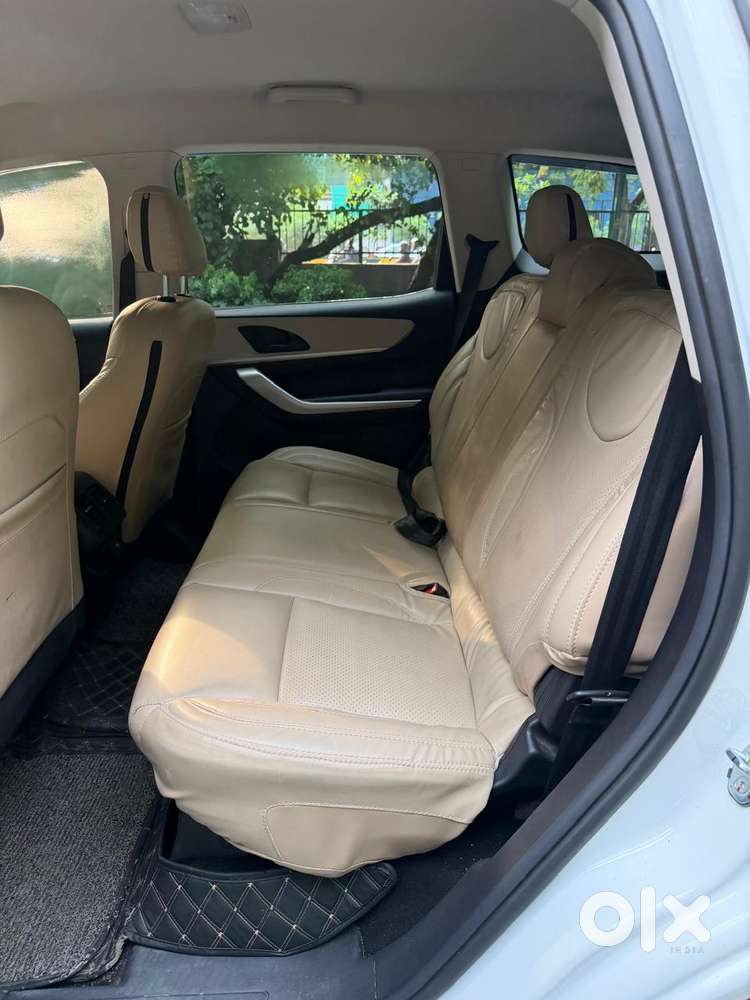 Mahindra Xuv700 Mx Petrol Mt 5 Str (e), 2022, Petrol