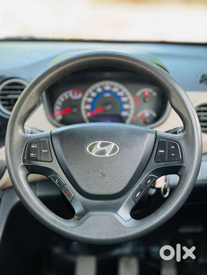 Hyundai Grand I10 Sportz, 2015, Petrol