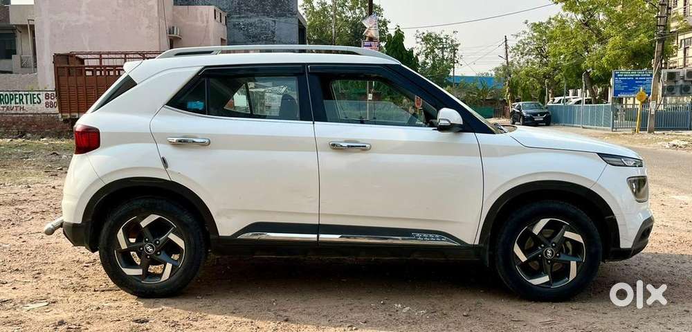 Hyundai Venue Petrol Well Maintained
